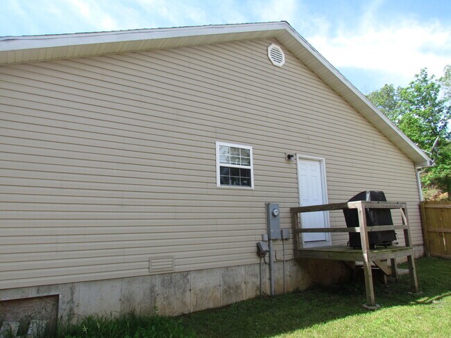 Foto del edificio - 24998 Talladega Rd