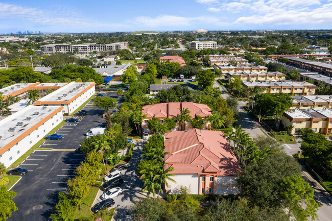 Building Photo - Town Square & Oak Landing Townhouses