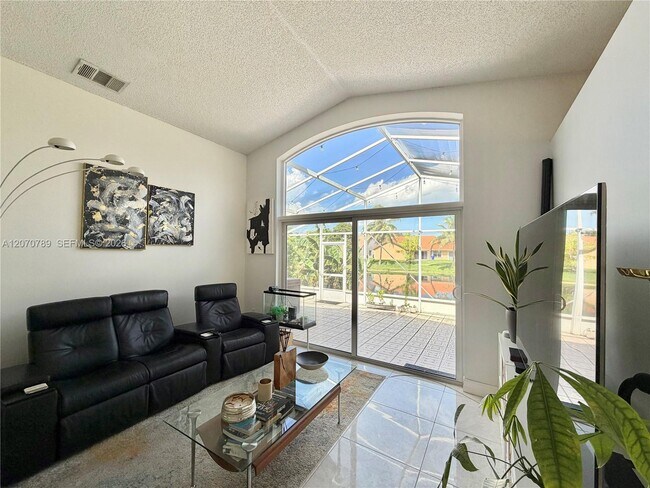 Foto del edificio - 415 NW 165th Ave