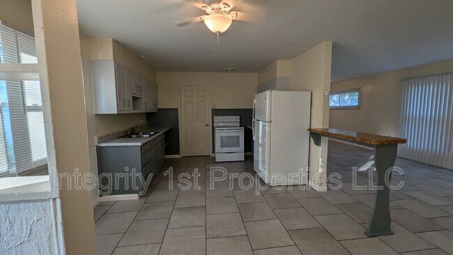 Foto del edificio - 7408 E 109th St