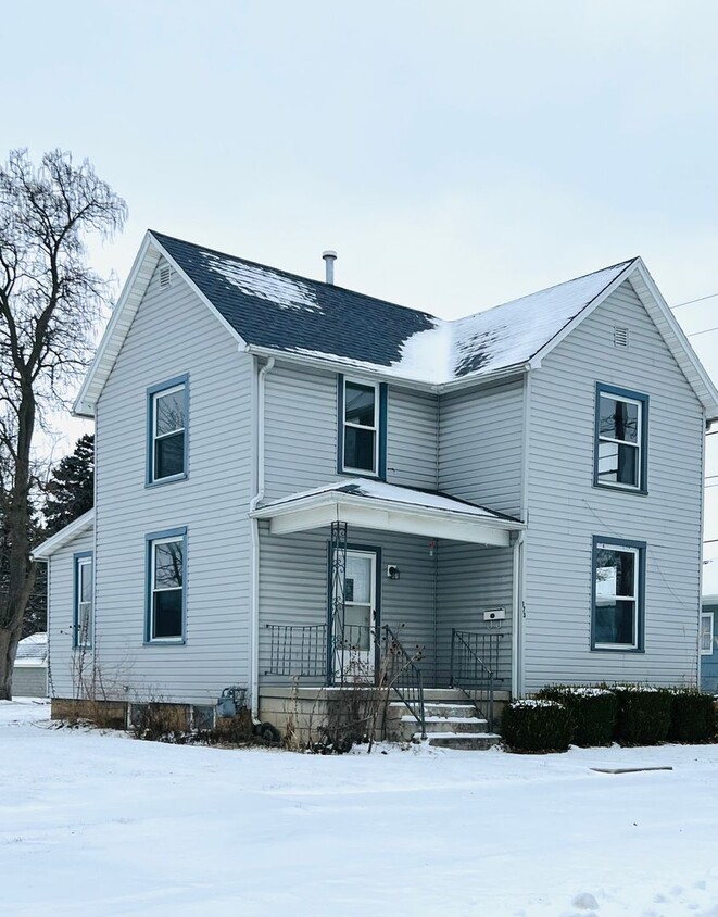 Primary Photo - 3 bedroom house