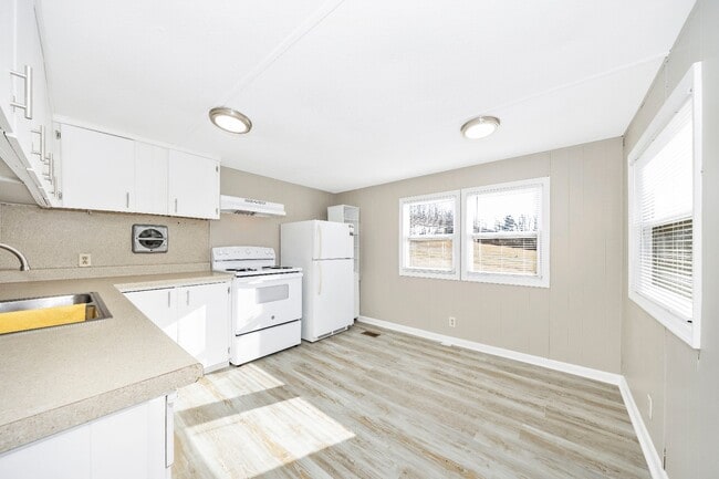 Foto del edificio - 5201 Amos Reeder Rd