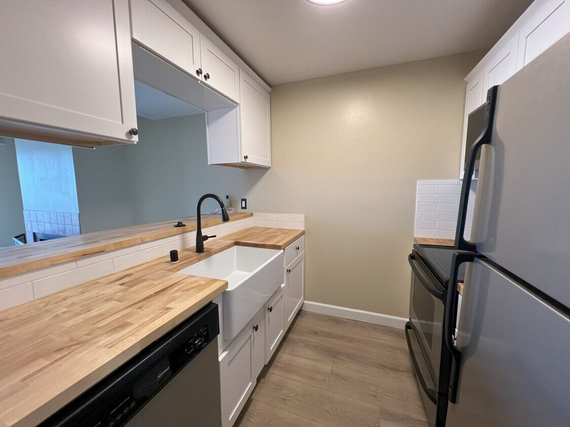 Primary Photo - Newly renovated 2 bedroom 2.5 bath condo