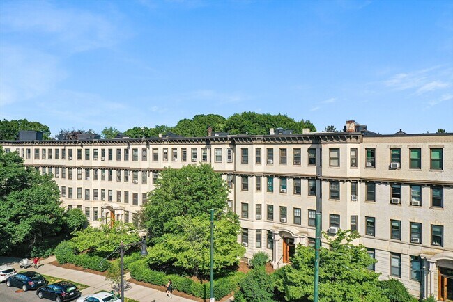 Building Photo - 1412 Commonwealth Ave