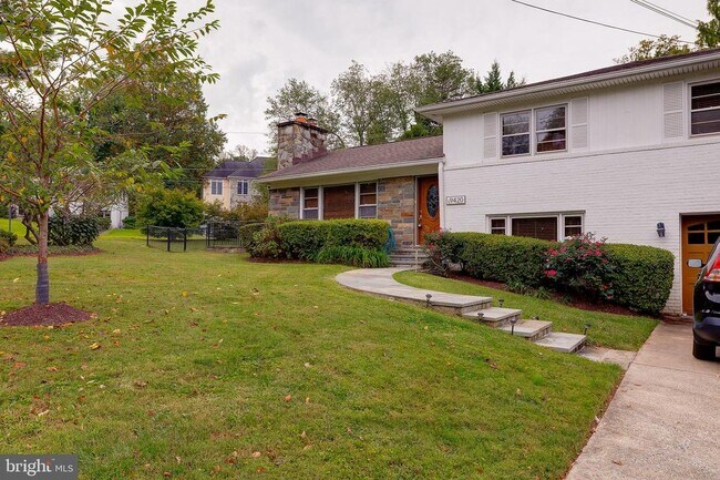 Building Photo - 9420 Holland Ave