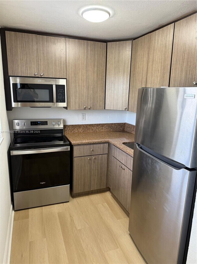 Foto del edificio - 180 NE 71st St