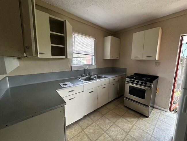 Foto del edificio - 3821 Maplewood Ave