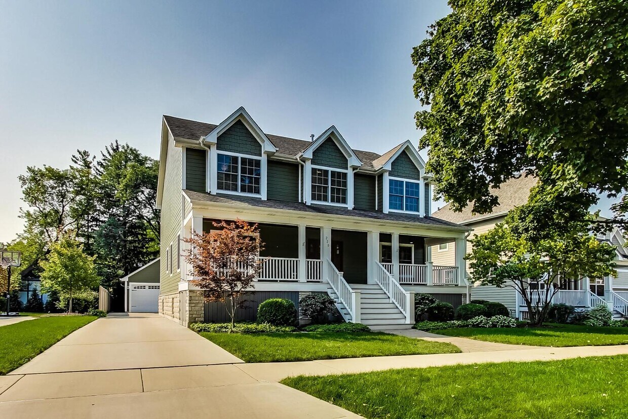 Foto principal - 220 E Franklin St
