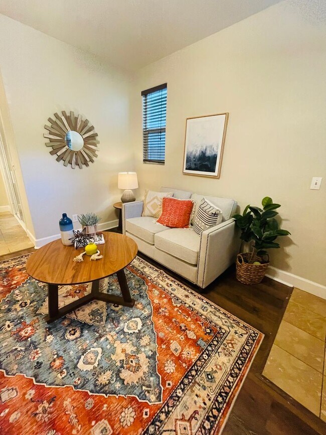 Building Photo - 3/2.5 Updated Home near Curtis Park