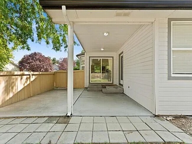 Foto del edificio - 3 bedroom in Bristol Heights