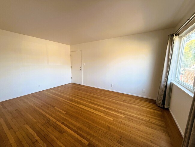 Foto del edificio - 3420-3426 Carlson Blvd