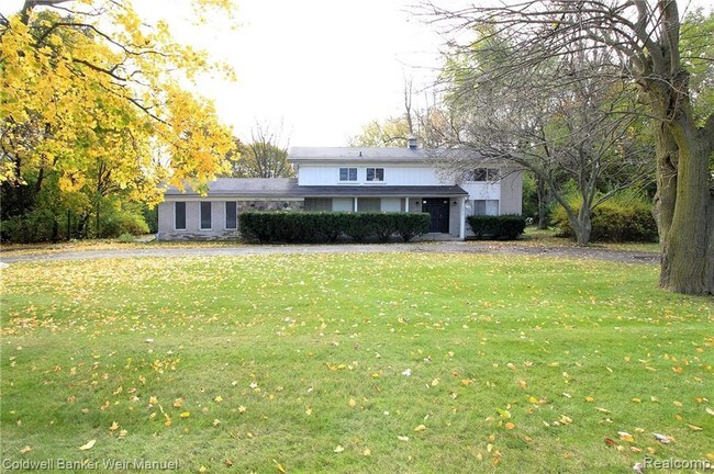 Foto del edificio - 1272 E Square Lake Rd