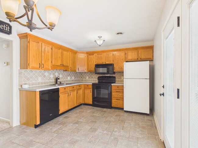 Building Photo - Charming Townhome in Mechanicsburg