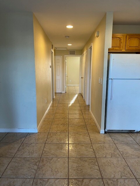 Building Photo - 4952 Golfview Blvd