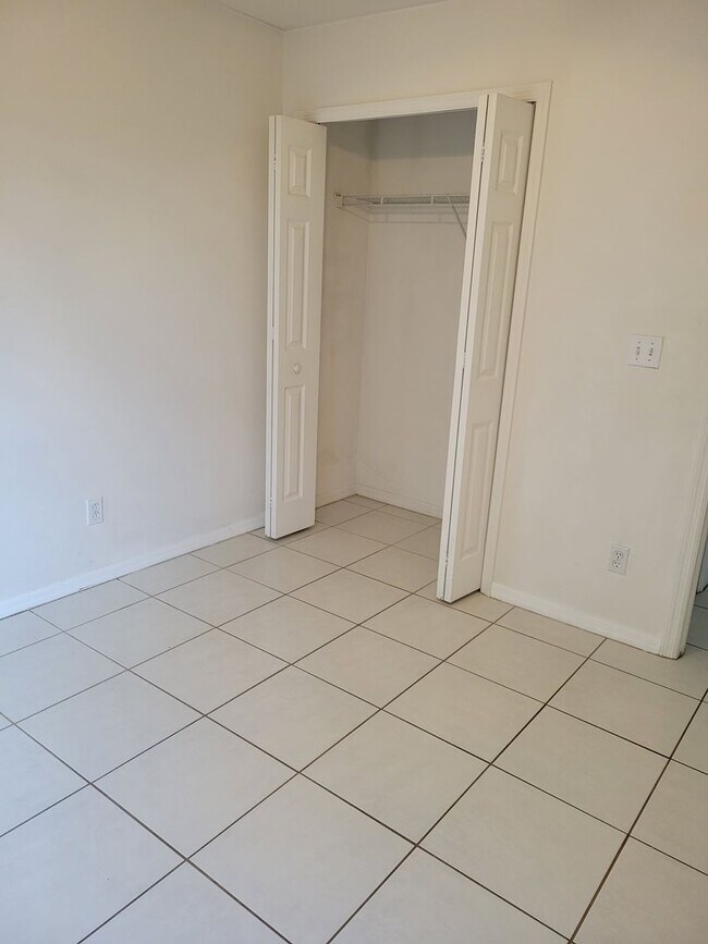 Building Photo - Spacious, Bright & Move-In Ready Home in Clermont!