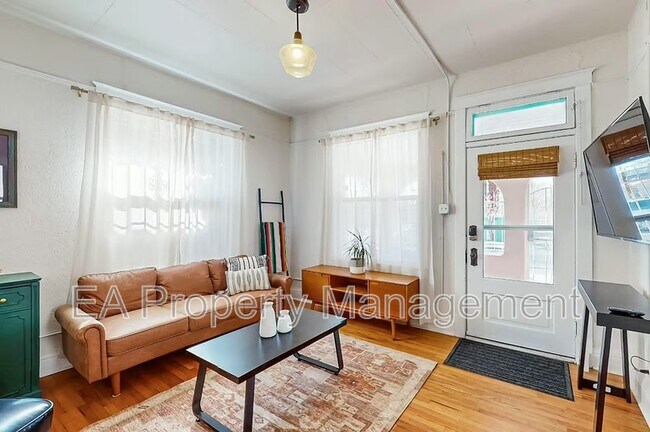 Foto del edificio - 219 Stover Ave SW