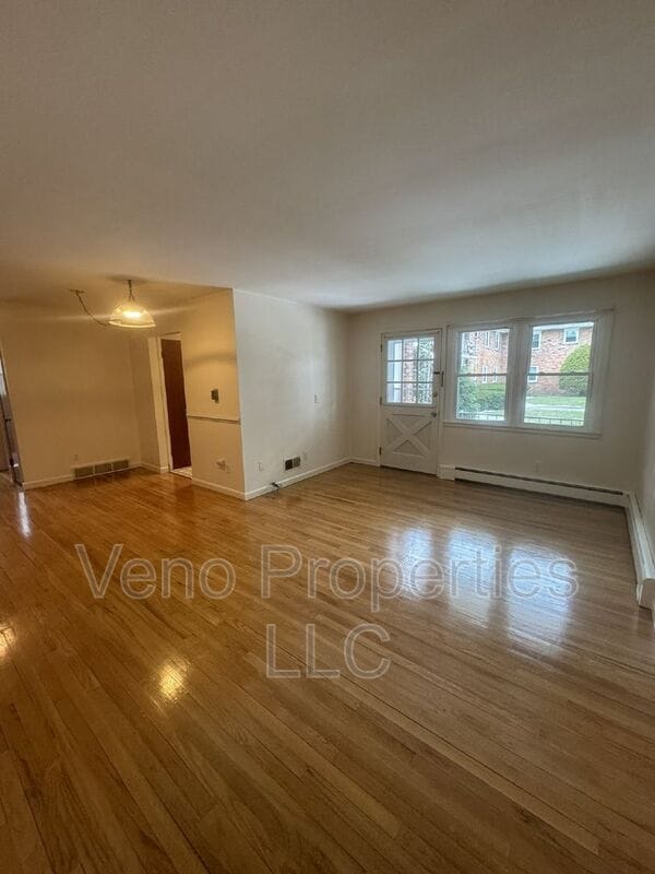 Building Photo - 9/11/13-13 Village Dr
