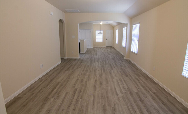 Foto del edificio - 13807 Winding Path Ln