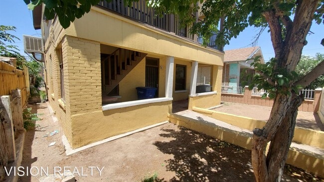 Building Photo - 605 Nino Aguilera St