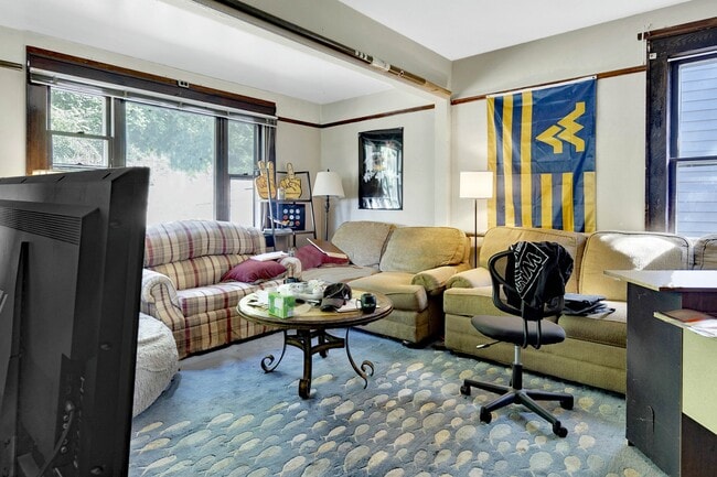 Building Photo - 344 Stewart St