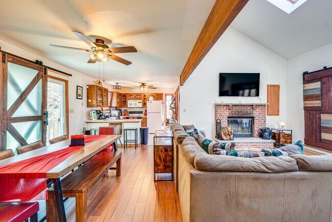Foto del edificio - 5317 Woodbridge Dr E