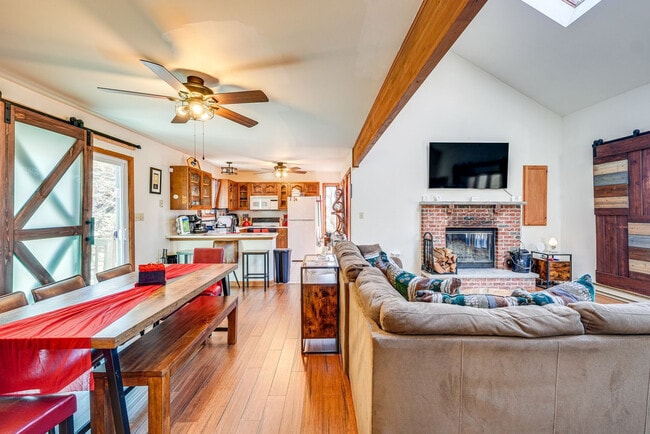 Building Photo - 5317 Woodbridge Dr E