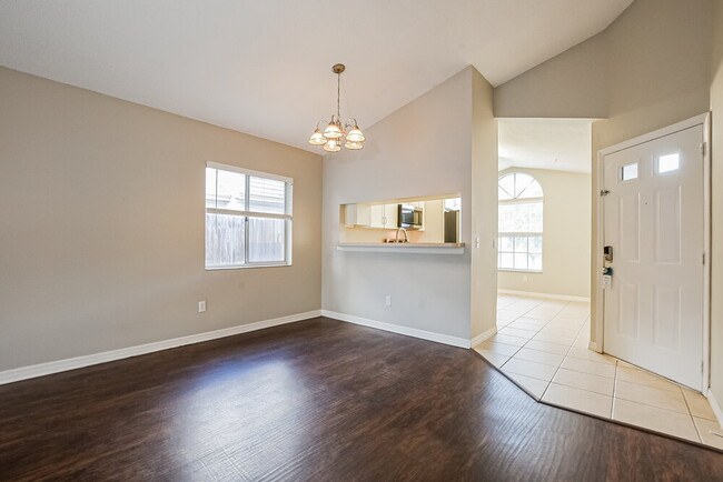 Building Photo - 813 Heather Glen Cir