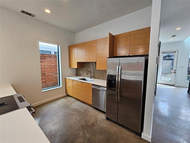 Foto del edificio - 4215 Roseland Ave