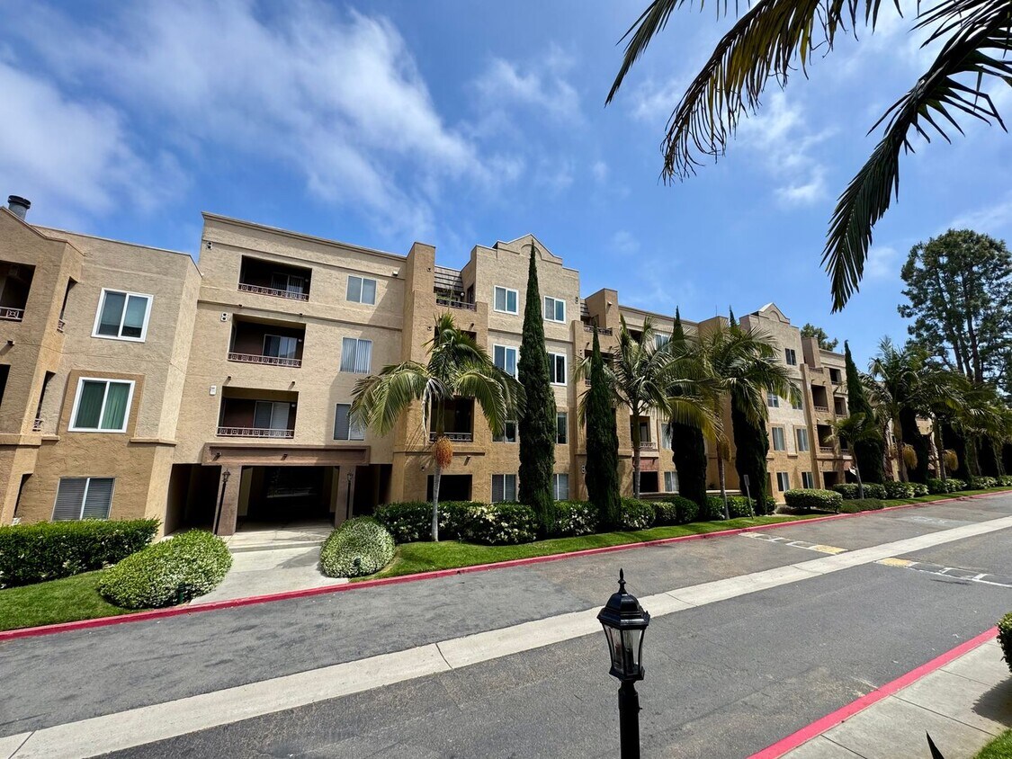 Foto principal - Beautiful 2B/2BA Condo in UTC!