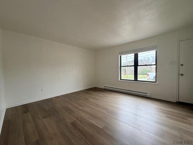 Foto del edificio - 300 Walters Ave