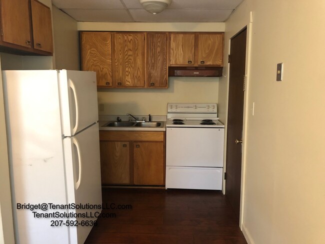 Building Photo - 584 Riverside Dr