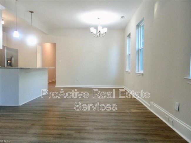 Building Photo - 838 W 48th St