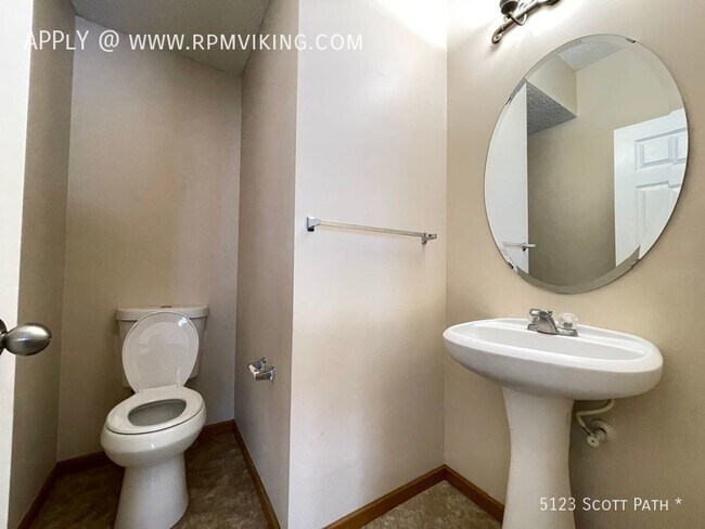 Foto del edificio - 4 Bedroom, 2.5 Bath, 2 Car Garage - Easy l...