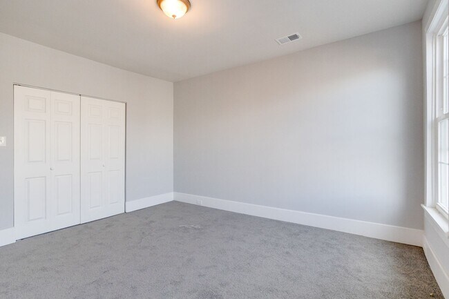 Building Photo - 1409 E Lanvale St