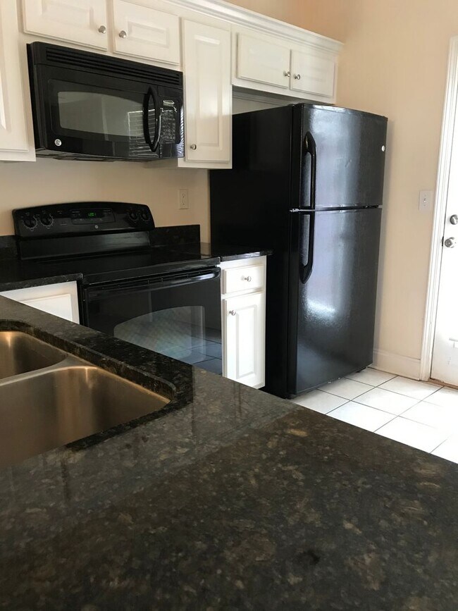 Foto del edificio - Luxury 2 Bedroom Townhouse at Whitehall Vi...