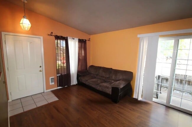 Foto del edificio - 928 NE Hidden Valley Dr