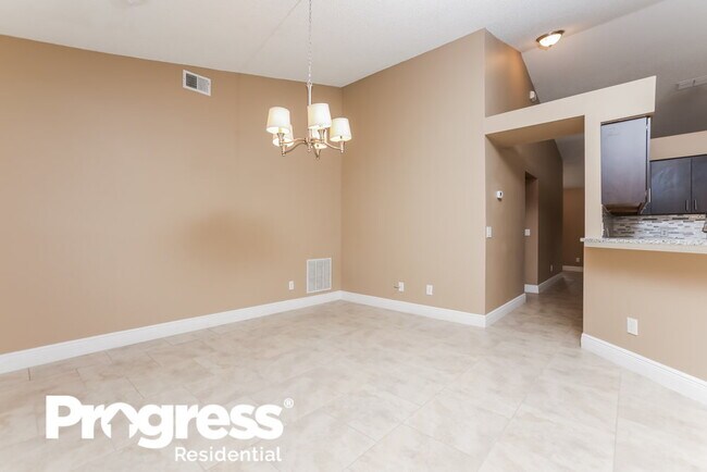 Building Photo - 636 Falling Oak Cove