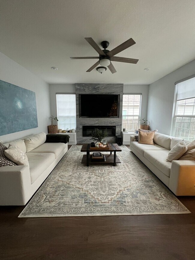 Building Photo - Spacious 4BR+Office House in Austin