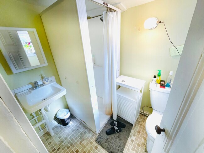 Foto del edificio - 2121 Spring Garden St