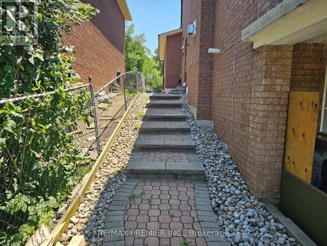Building Photo - 16 Vineyard Ct