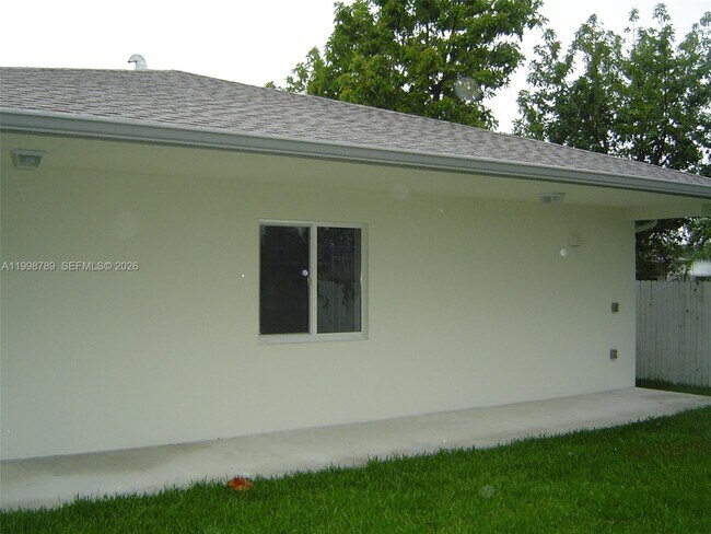 Foto del edificio - 1153 SW 13th St