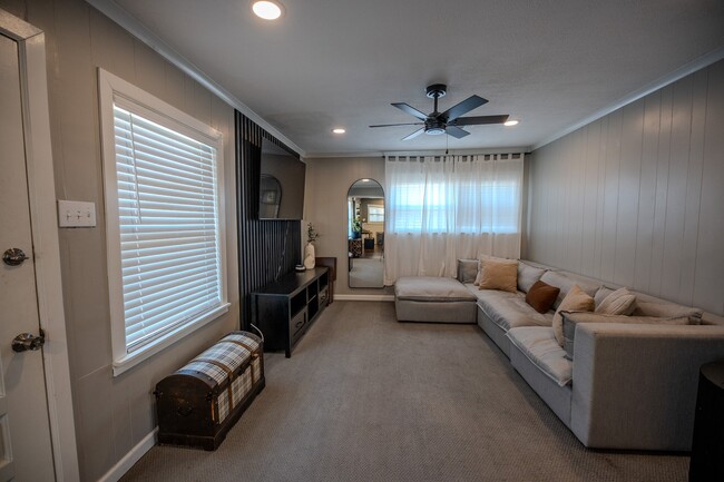 Building Photo - 505 Cypress Dr