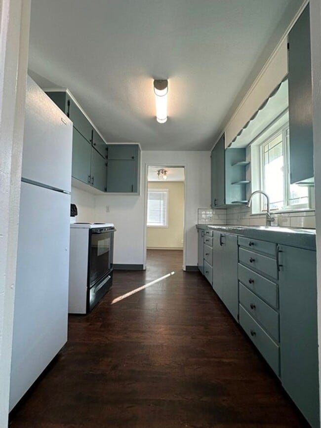 Building Photo - Super Cute 2 bedroom house