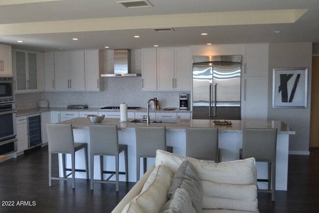 Building Photo - 7157 E Rancho Vista Dr
