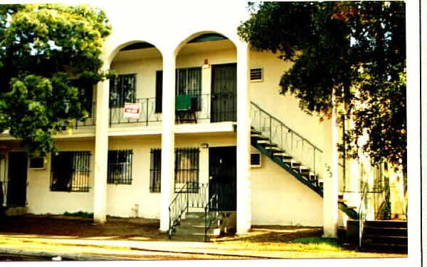 Foto del edificio - 223 N Avenue 58