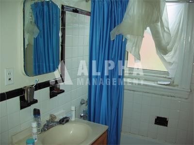 Foto del edificio - 208 Winthrop Rd