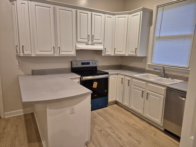 Building Photo - 584 Seminole Ave NE