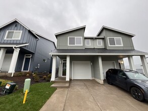 Building Photo - 3034 SW Linneman Dr