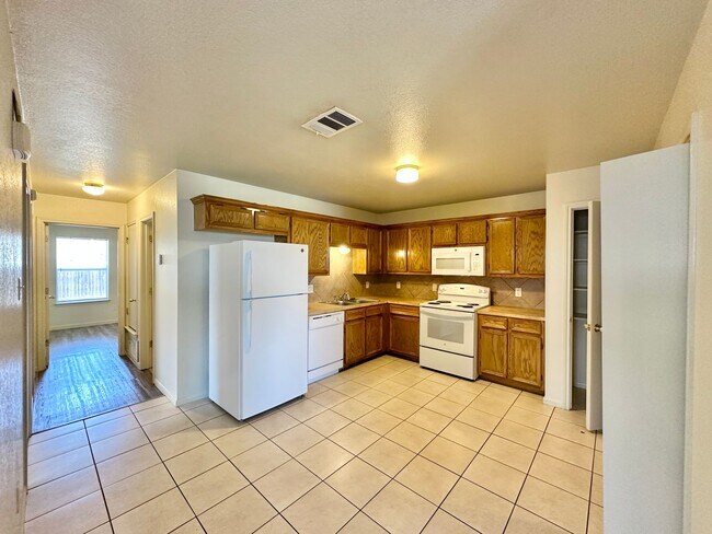 Building Photo - 1413 Cinch Dr