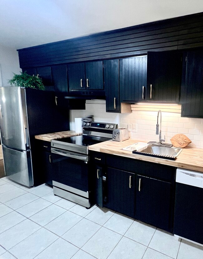 Building Photo - 1905 2nd Ave N